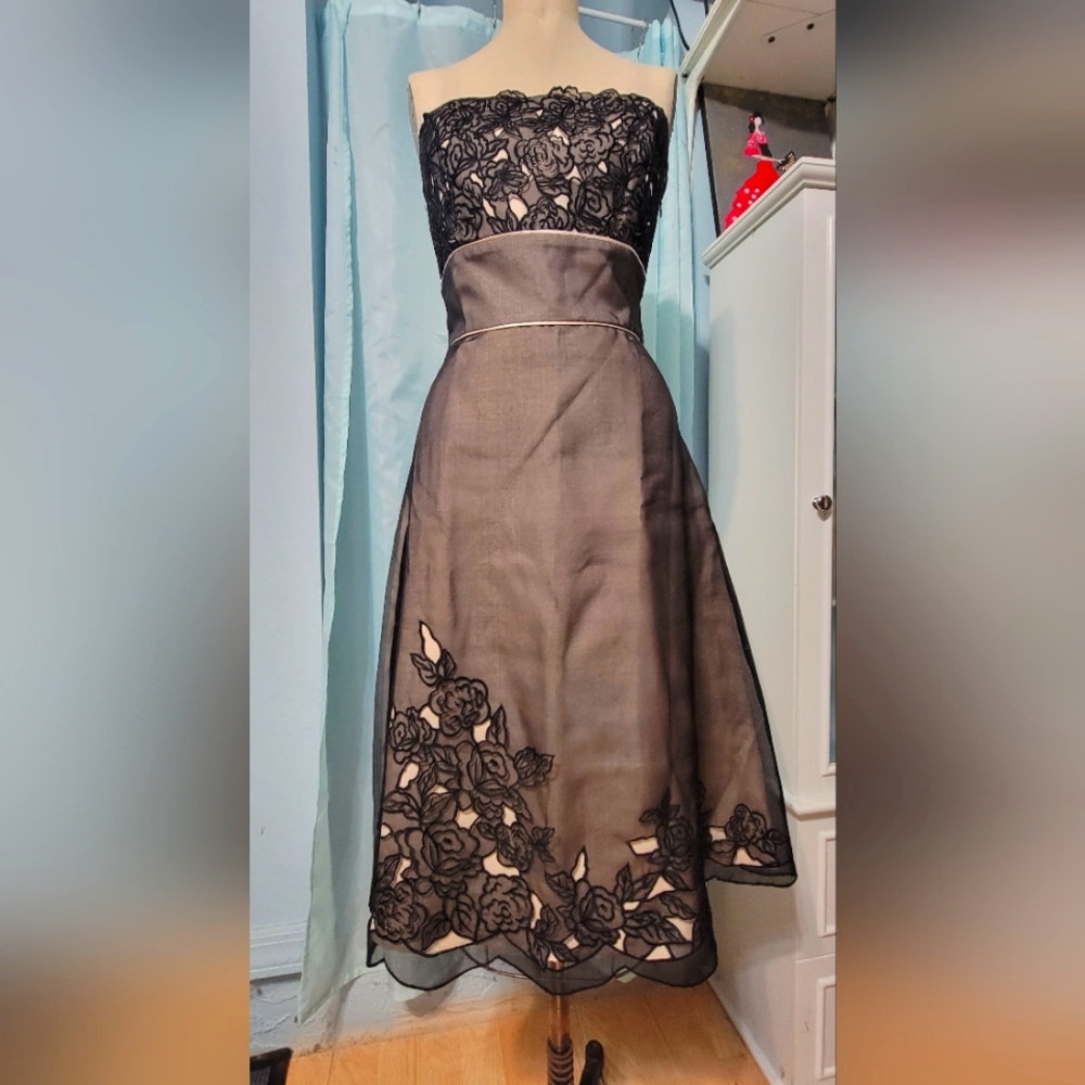 Embroidered strapless dress